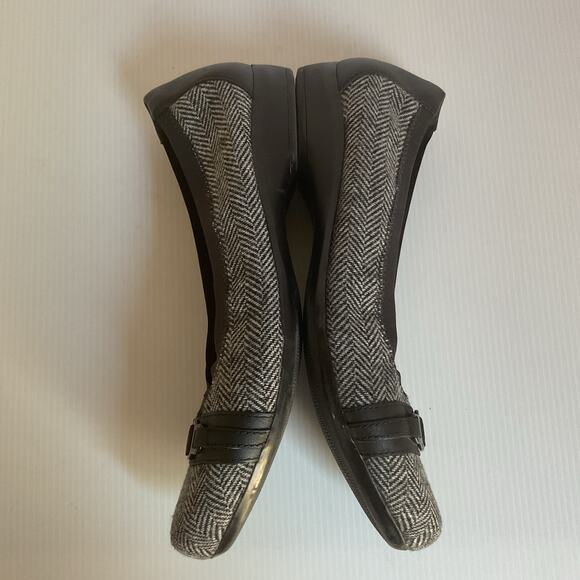 Clarks Ballet Flats Women’s Size 8.5 Cushion Soft Gray Black Everyday - Picture 8 of 9